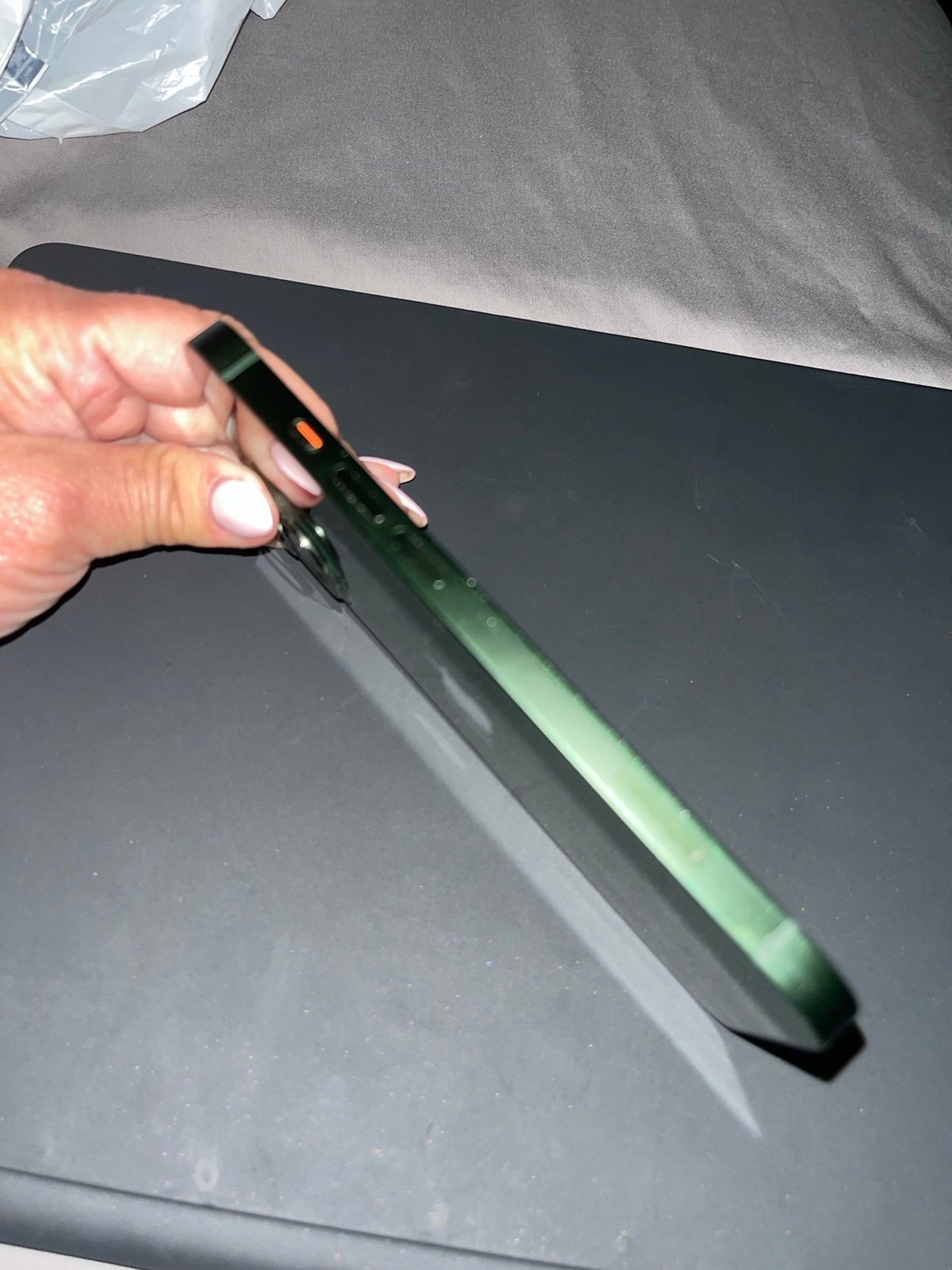 iPhone 13 Green 128gb unlocked GREAT CONDITION! 1Z77