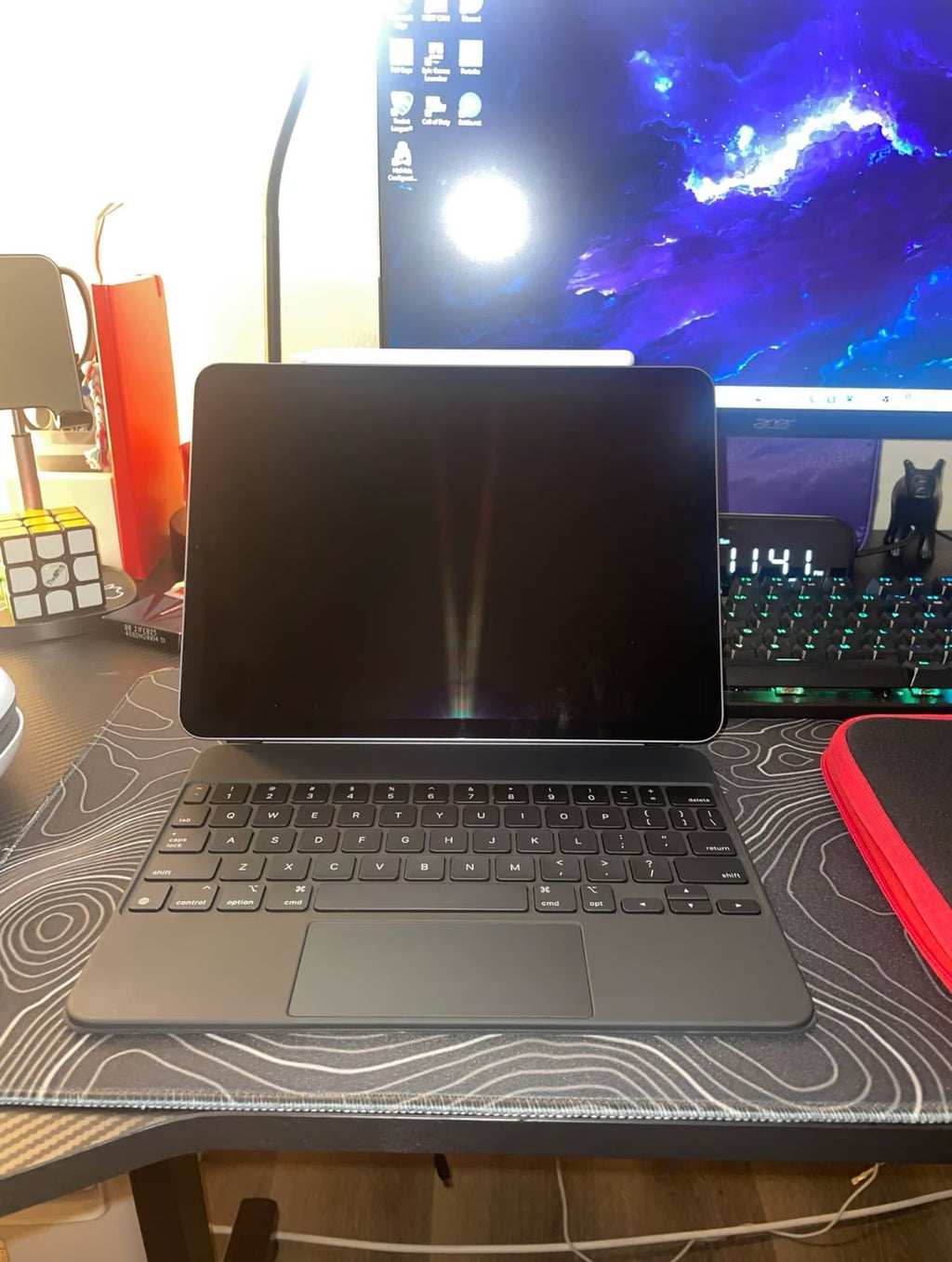 Apple IPad Air (5th gen) with apple Magic Keyboard and apple Pencil (2nd gen) 3L26