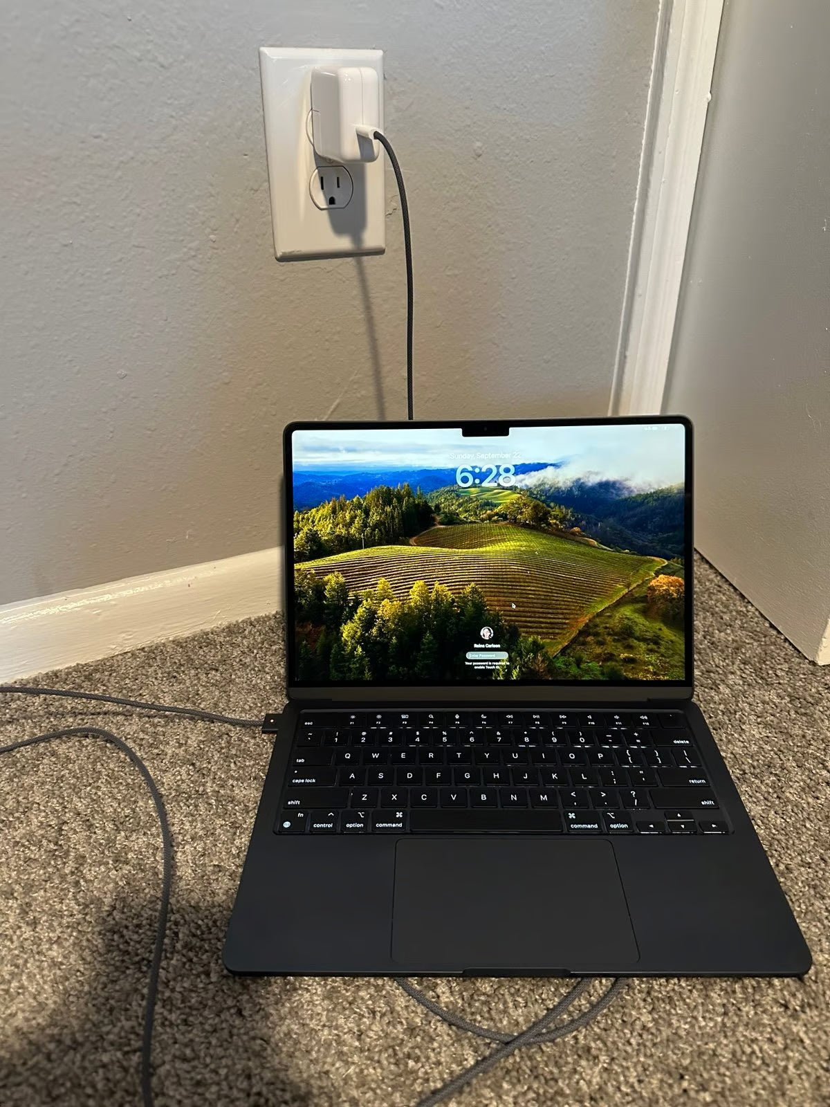 Apple Macbook Air 13in.  M2 3.49 GHz  256GB SSD 8J56