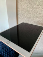 Apple iPad Air 3rd Generation 256 GB in Rose Gold + keyboard case 7E97