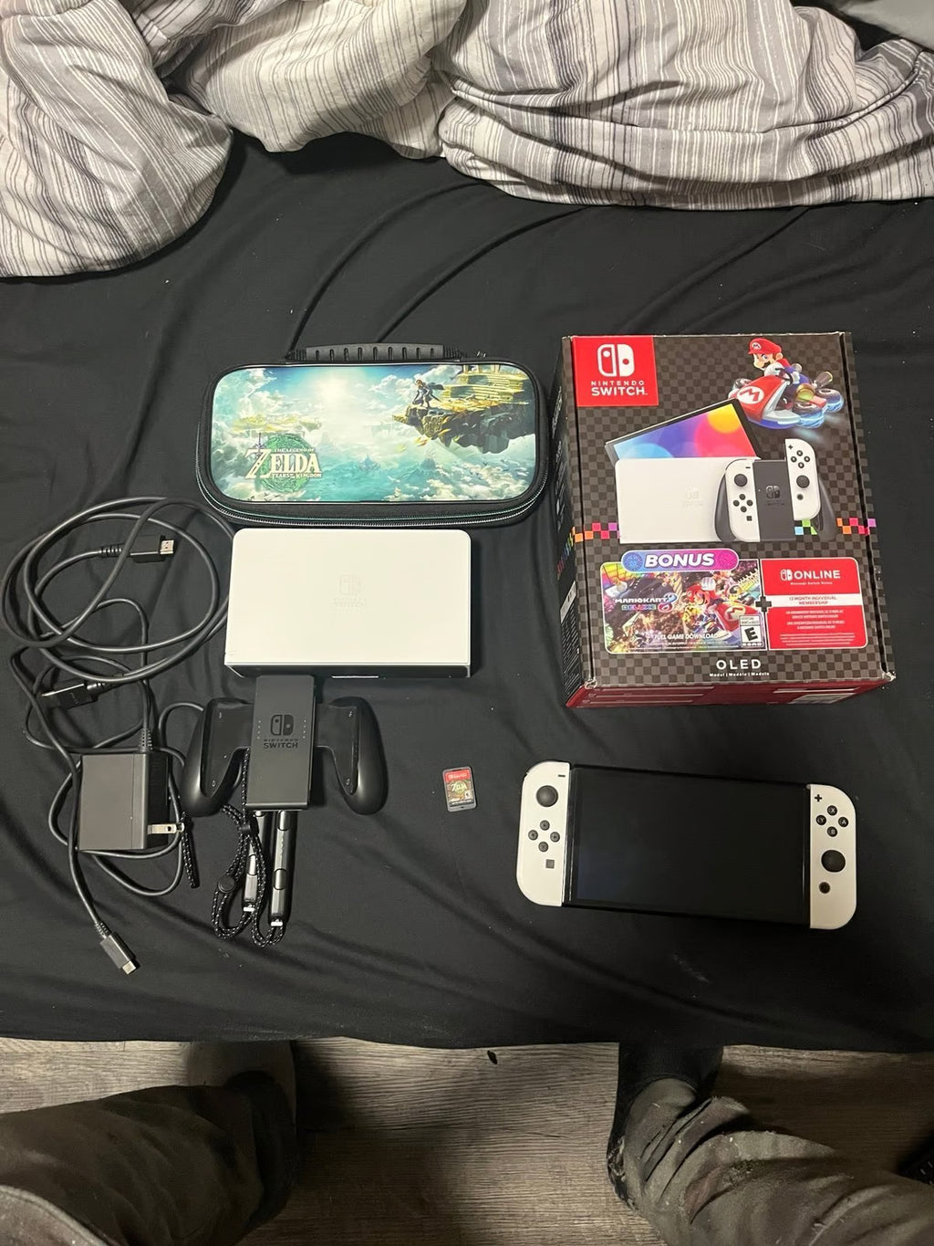 NINTENDO SWITCH OLED BUNDLE 7S81