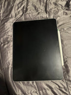 iPad Pro 12.9 in 3rd gen 256gb Bundle 5Z93
