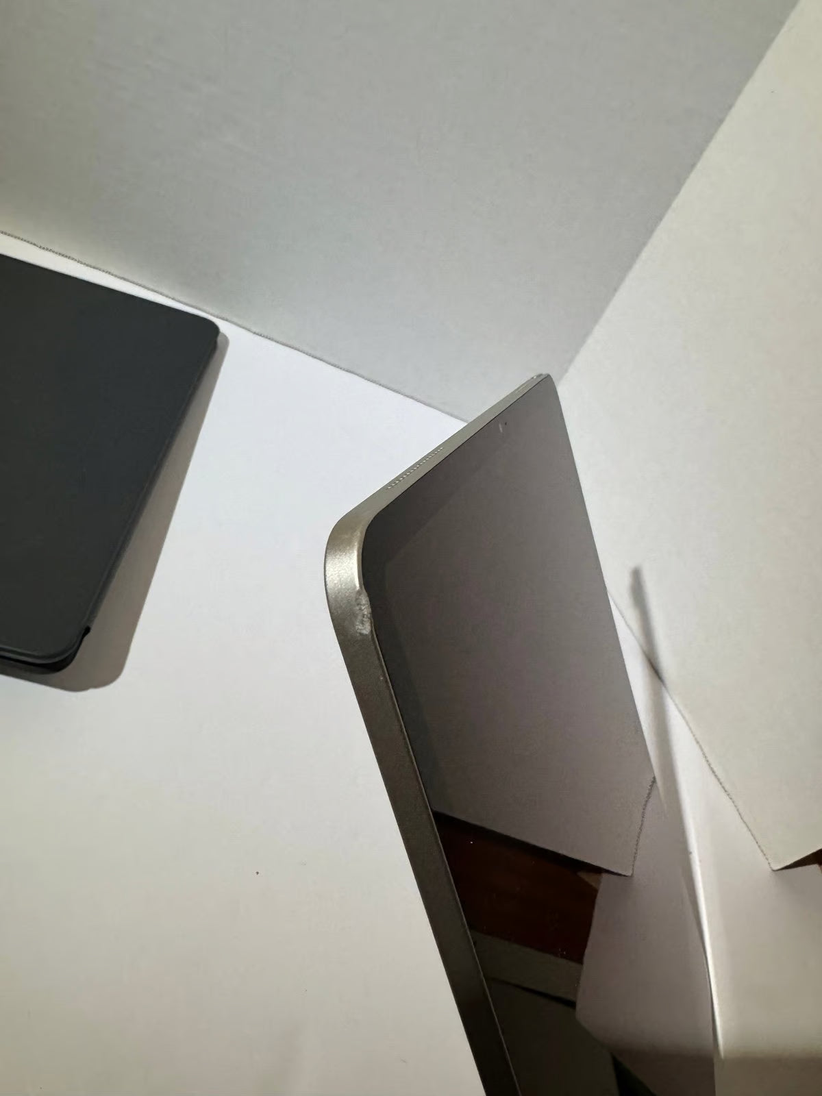 12.9�?iPad Pro 3rd generation with Smart Keyboard Folio & gen 2 Apple Pencil 8U95