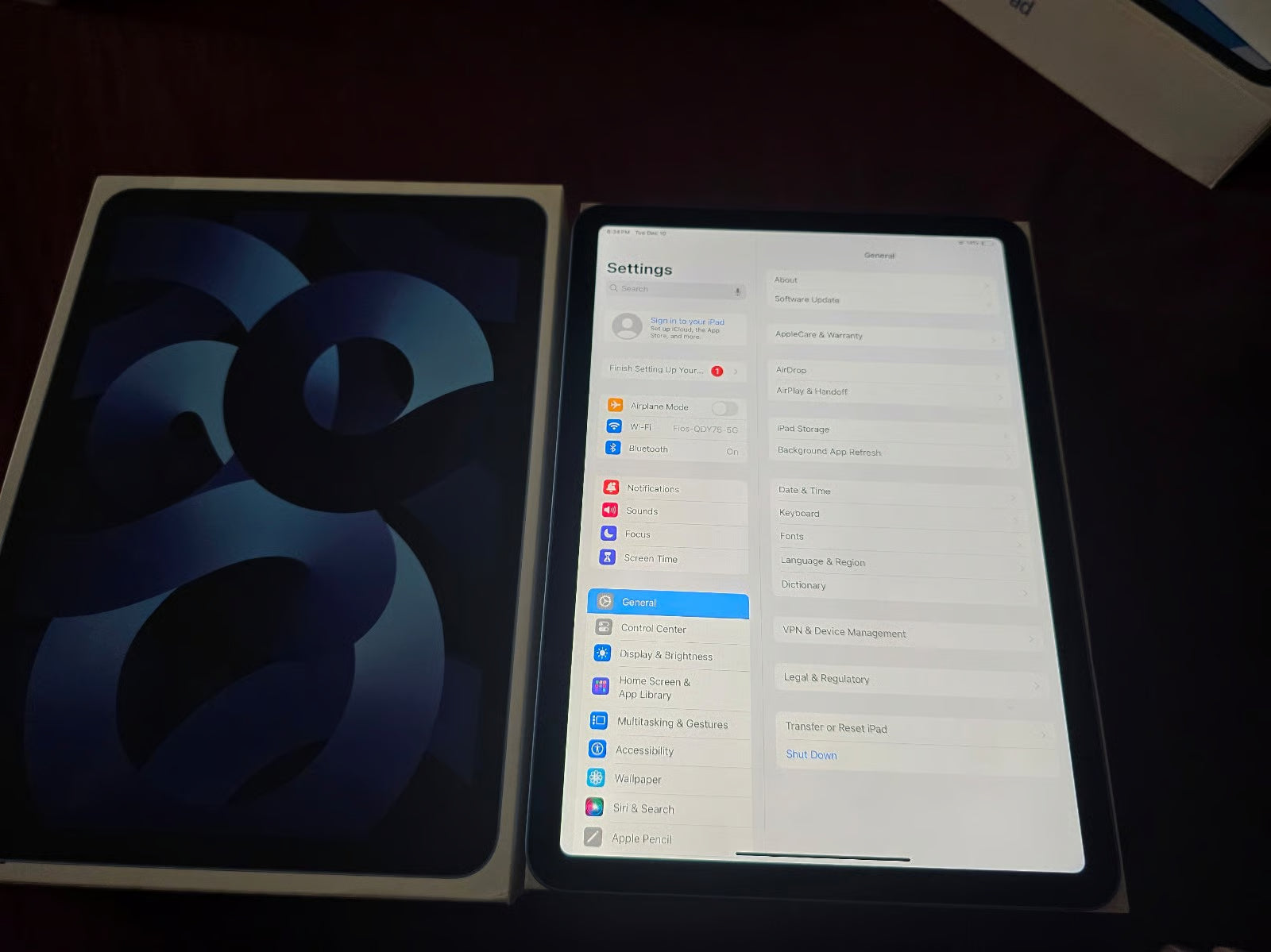 Apple iPad air 5 unlocked 2L58