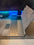 Apple iPad Pro 12.9 4th Gen 128 GB/ Magic Keyboard 5W86