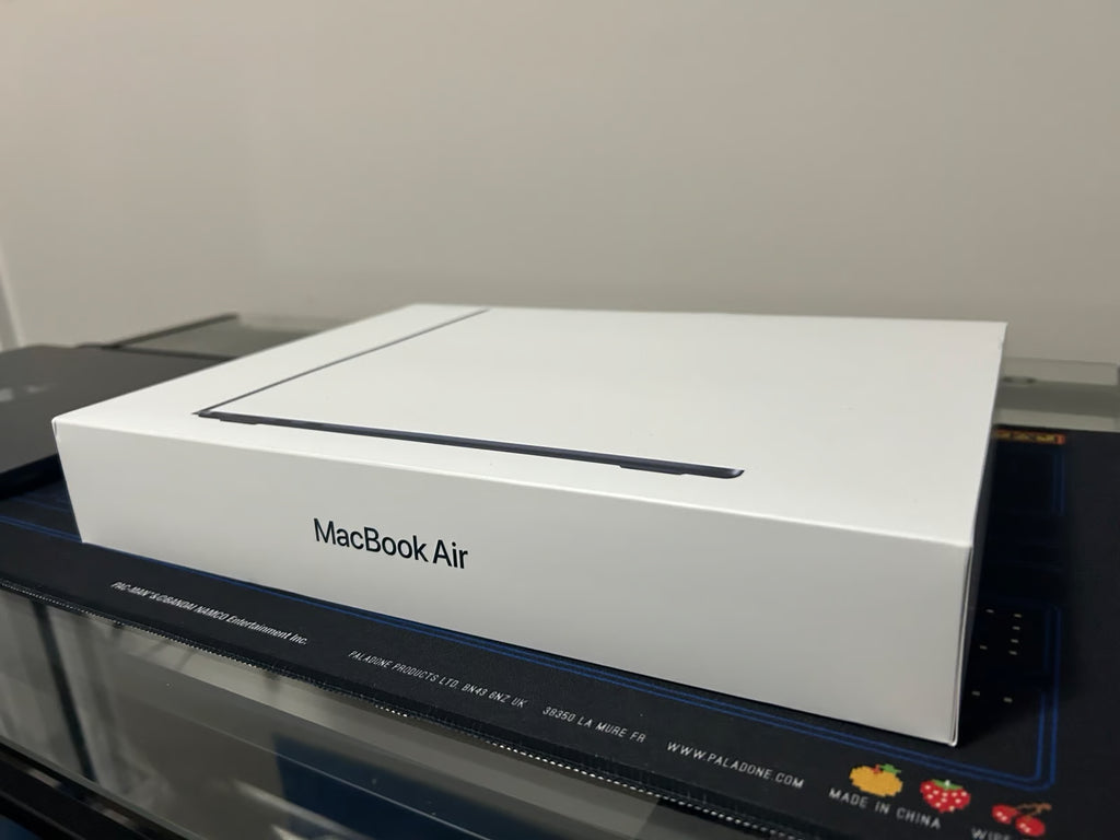 13-inch Macbook air with M2 chip 9O75