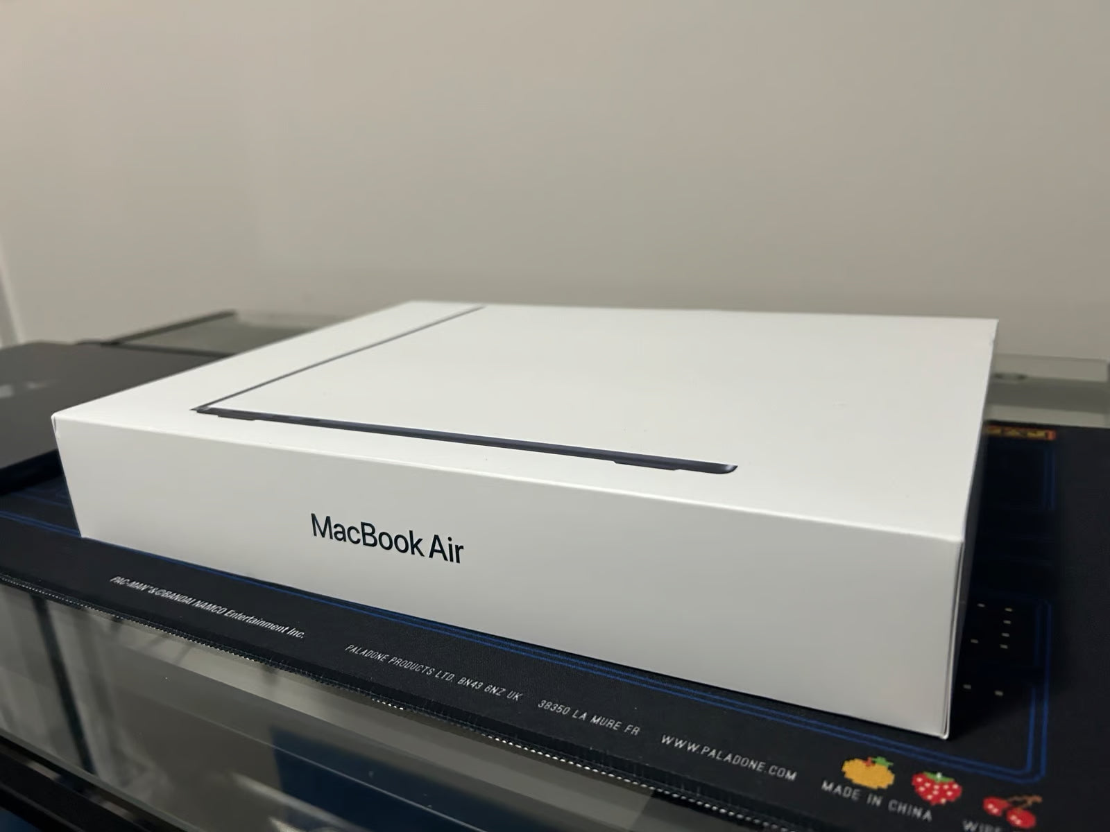 13-inch Macbook air with M2 chip 9O75