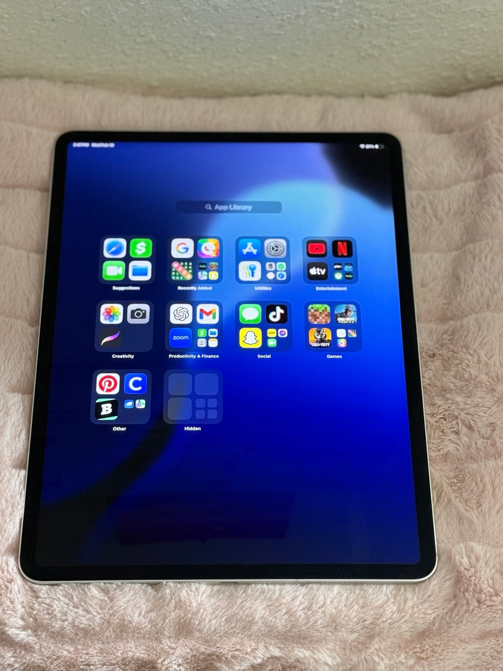 iPad Pro 12.9�?(6th Gen) - Great Condition + Keyboard 6M66