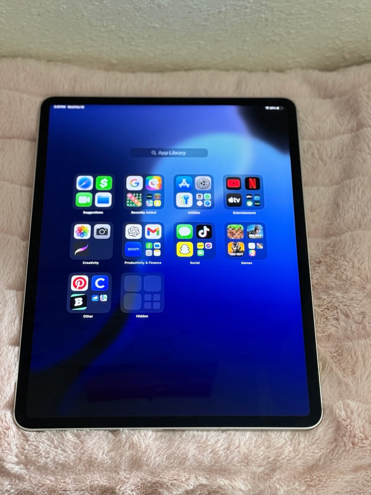 iPad Pro 12.9�?(6th Gen) - Great Condition + Keyboard 6M66
