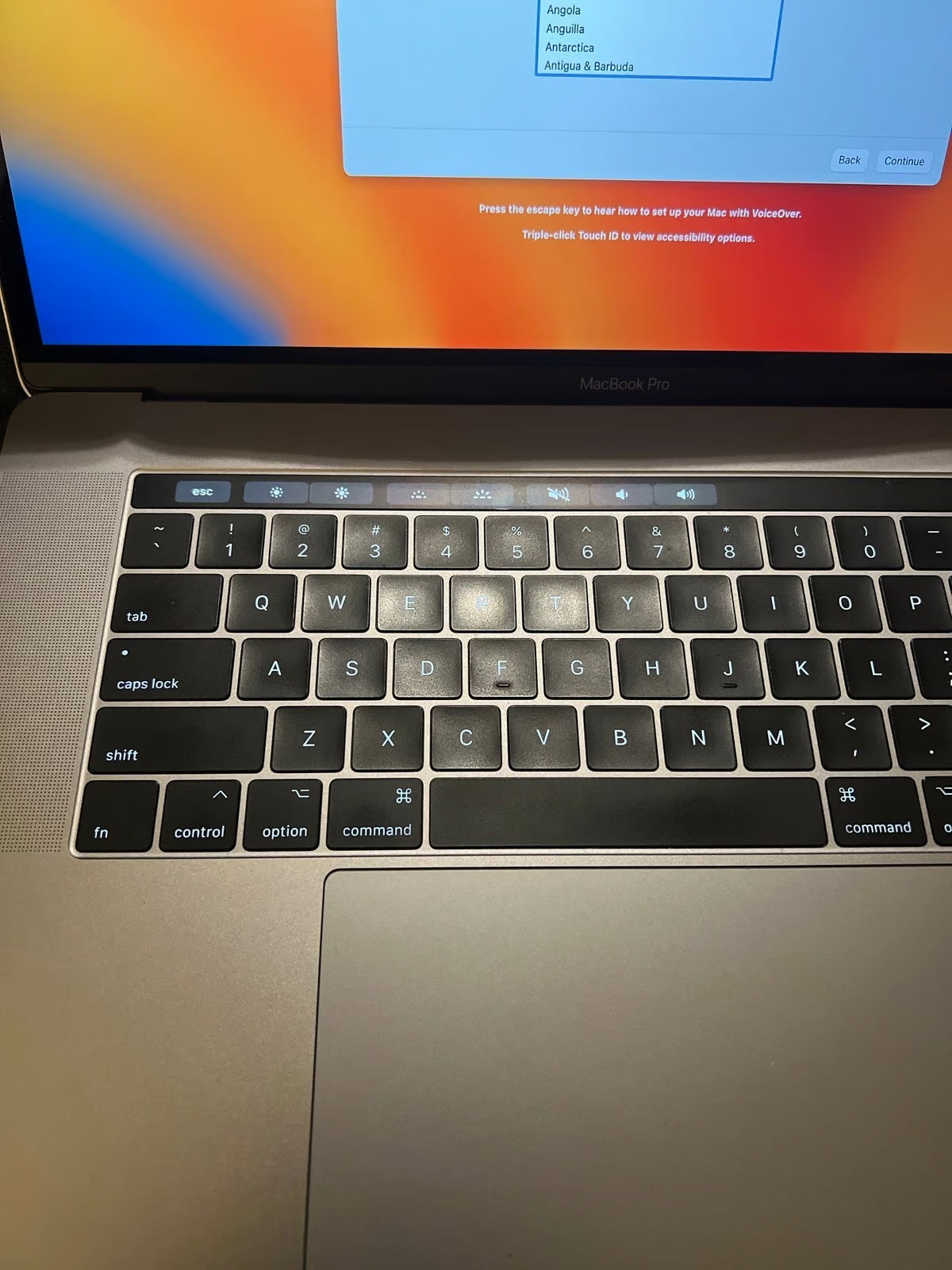 Apple Macbook Pro A1707 15in. Retina Display Core i7 2.6 GHz  256GB SSD 9H92