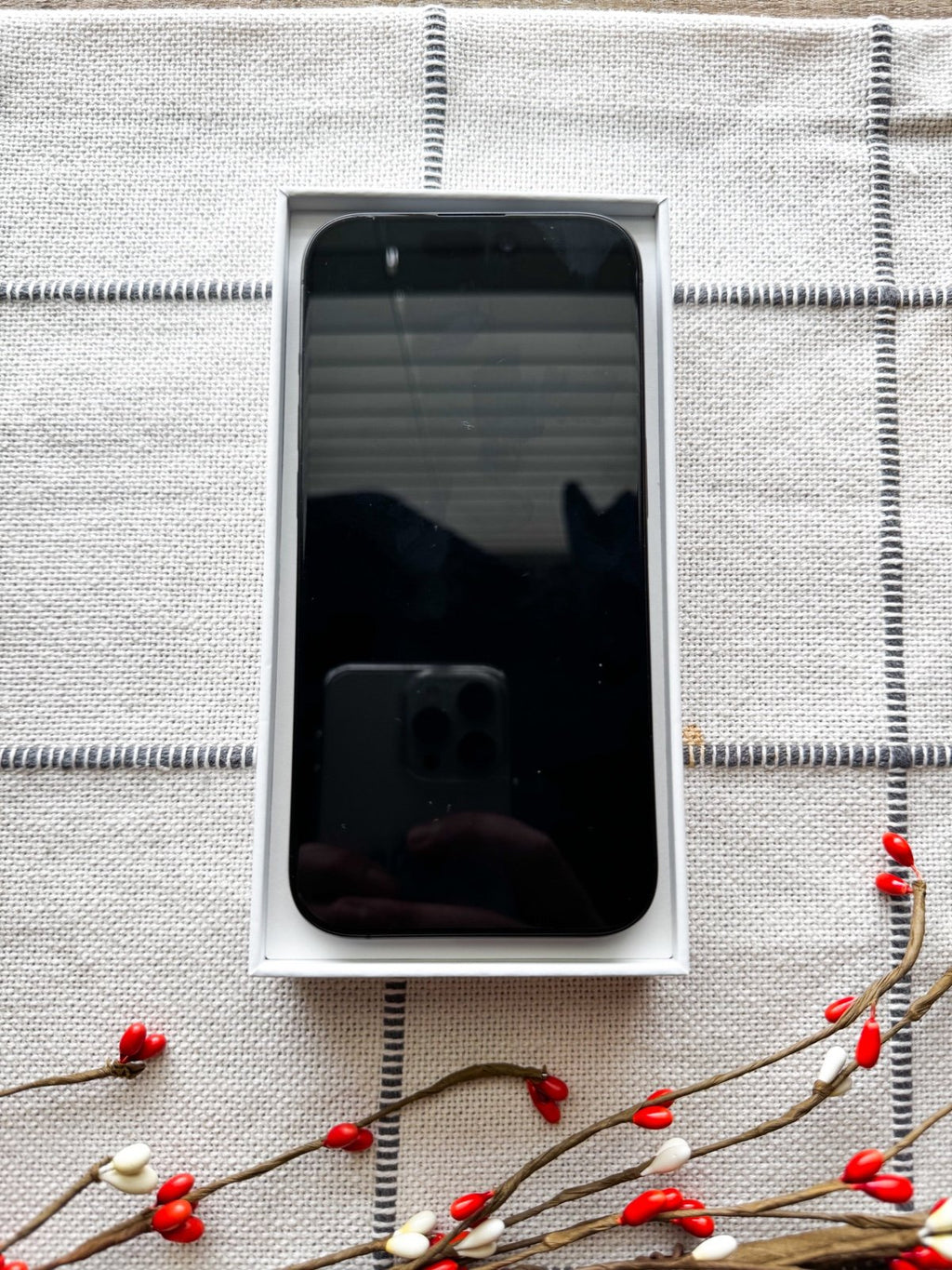 Black Titanium IPhone 15 pro 128gb (unlocked) 7V99