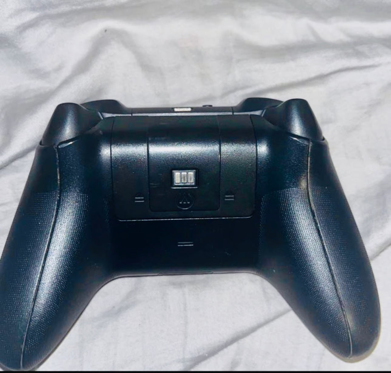 Xbox series x box console and controller 8L75