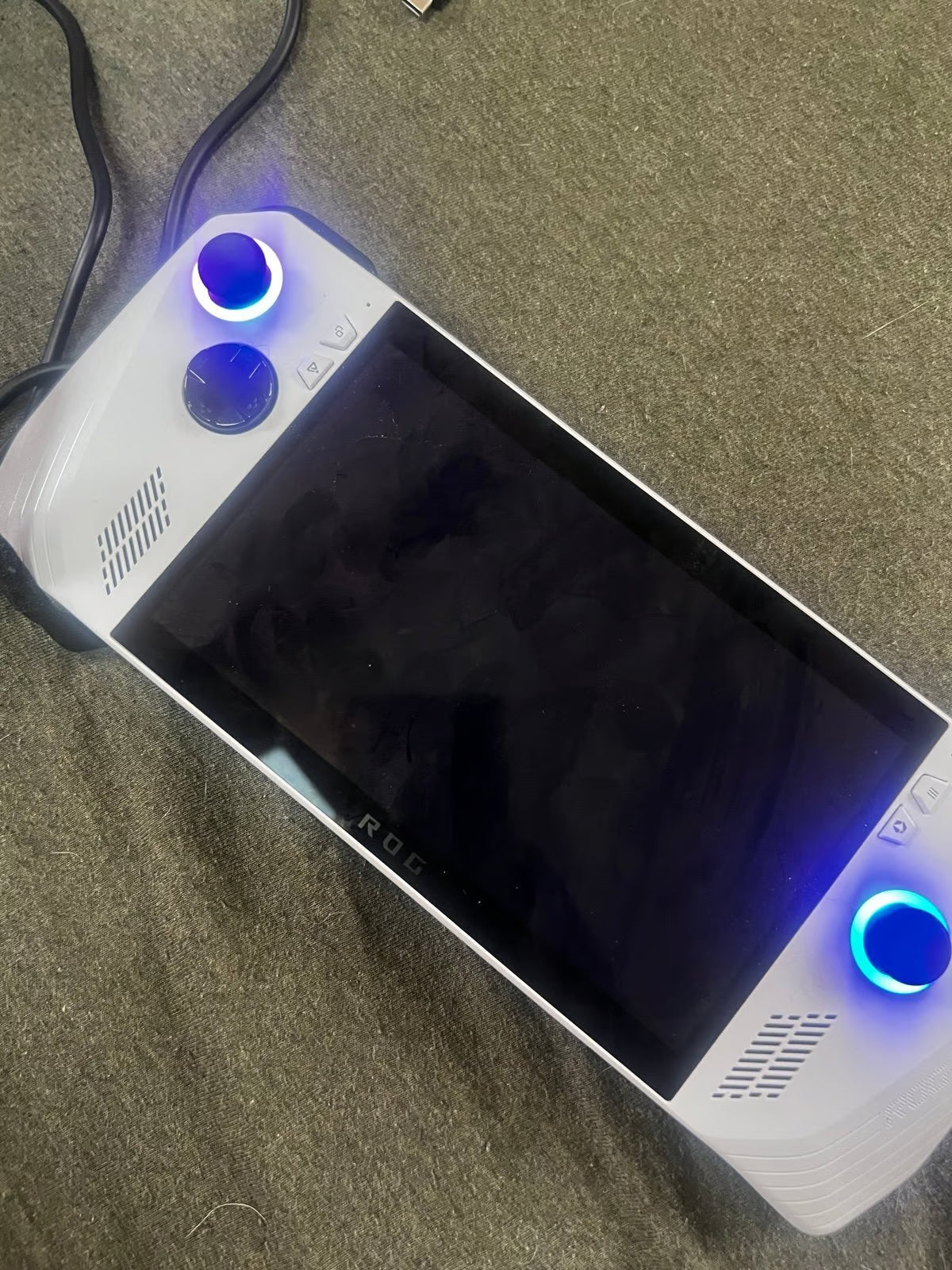 Asus Rog Ally Z1 Extreme with foldable wireless keyboard 2T53