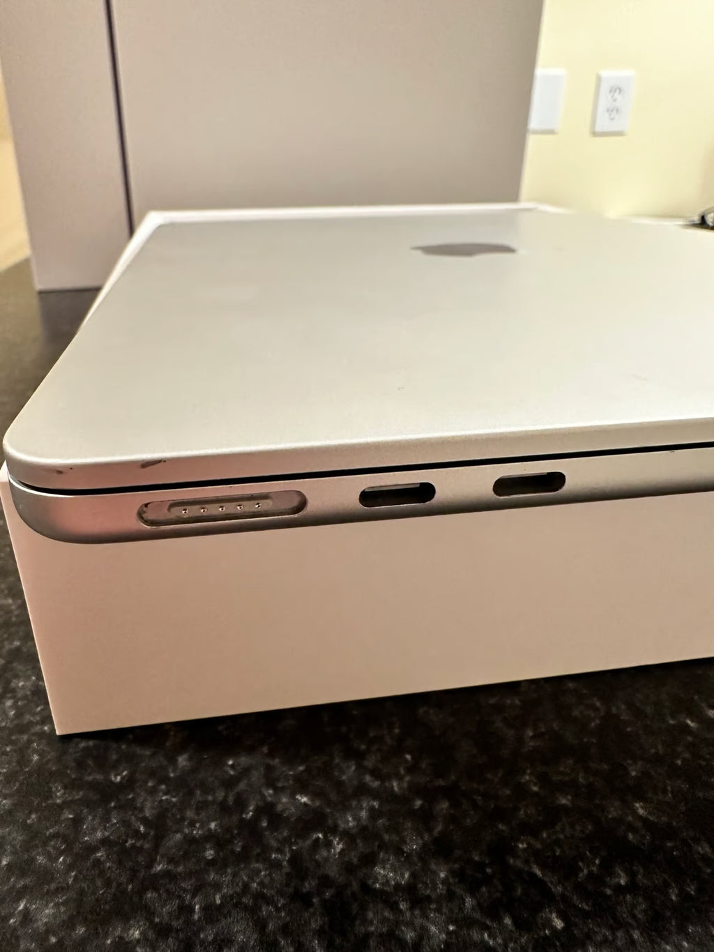 Apple MacBook Air M2 3.50GHz 2022 256GB SSD 8GB RAM A2681 - Excellent 6L27