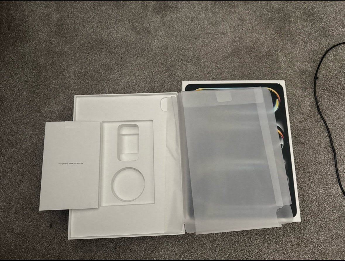 Ipad Pro 13 inch M4(With Apple Intelligence) 9E86