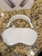 Apple AirPods Max sikver with three cases 8A16