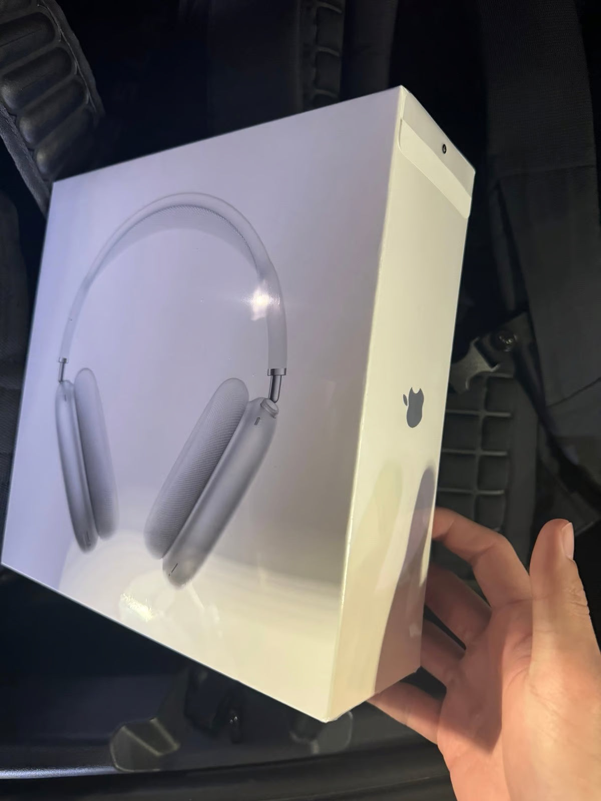 Apple AirPods Max comes with receipt 5U56