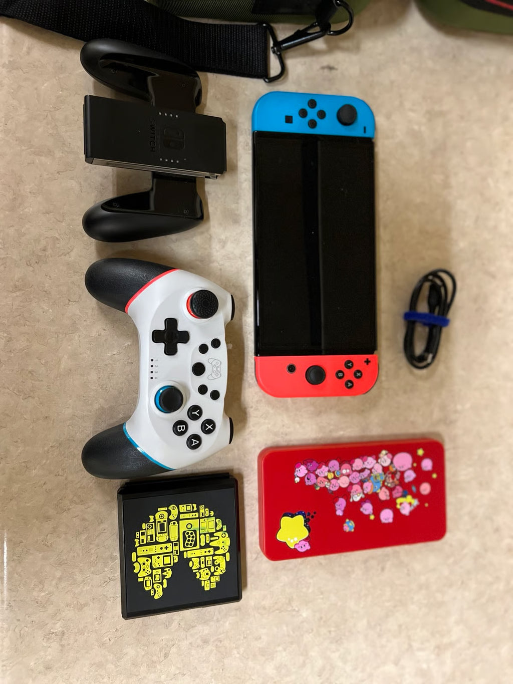 Nintendo switch oled bundle w/2 BRAND NEW WIRELESS CONTROLLERS 2K81