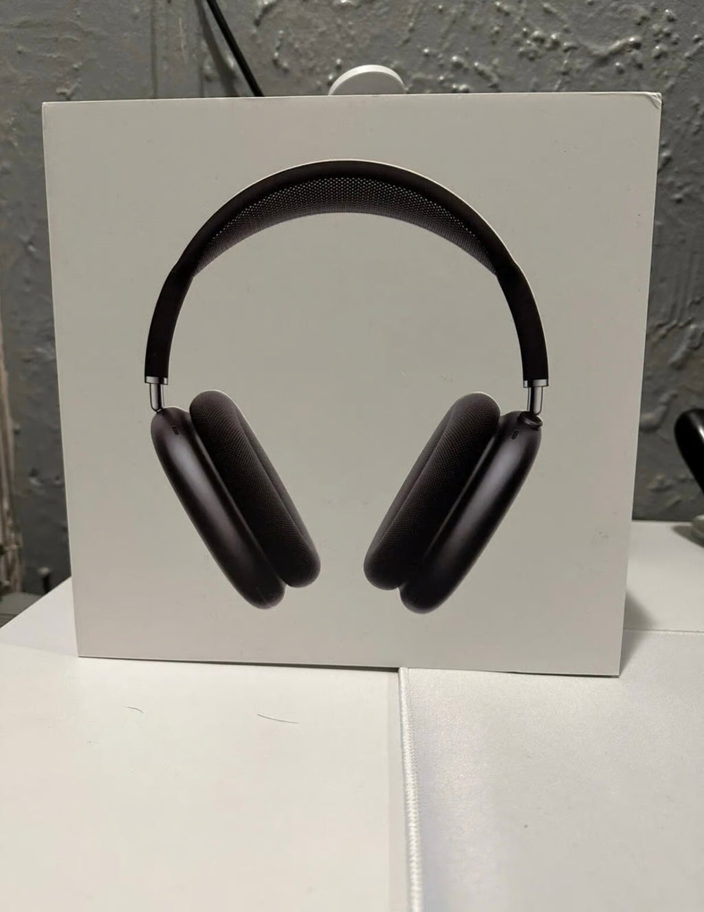 Apple AirPods Pro Max Space Gray with Wireless Charging Case *Refurbished* 3O17