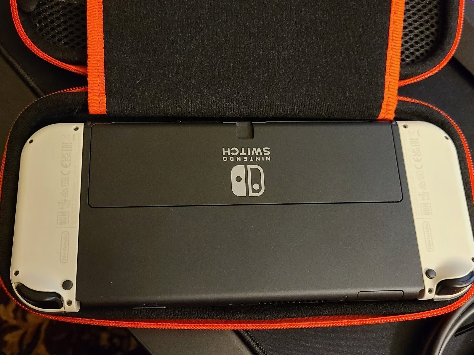 Nintendo Switch OLED bundle- NO BOX 8N36