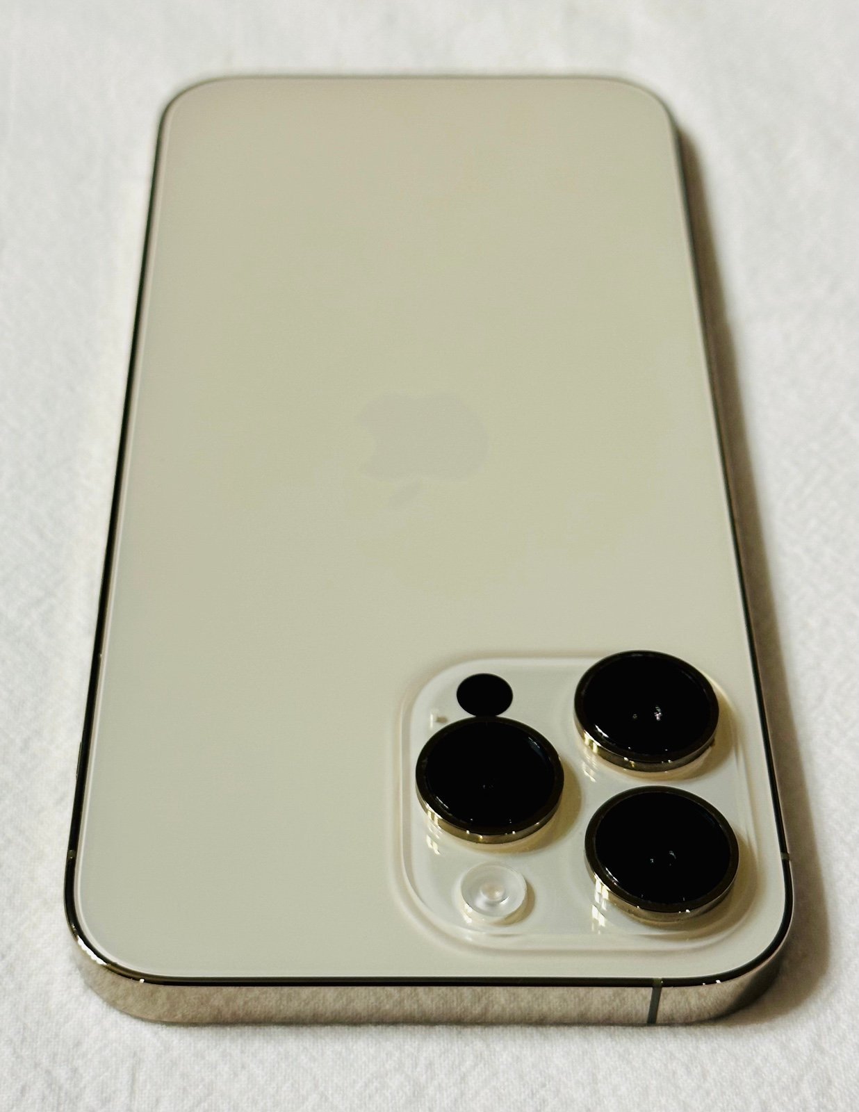 Apple iPhone 14 Pro Max 128GB in Gold (Unlocked) + Accessories 6Q39