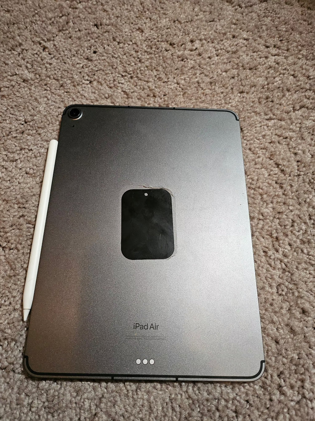 BUNDLE Apple iPad Air 5th Generation 64 GB + Apple Pencil & more 9X52