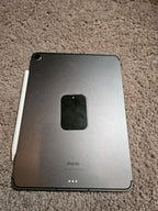 BUNDLE Apple iPad Air 5th Generation 64 GB + Apple Pencil & more 9X52