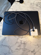 MacBook Air M2 15 inch in Midnight 256gb 8C89