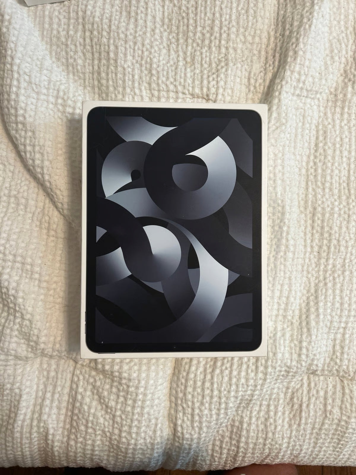 Apple iPad Air 5th Generation 64 GB and accessories 3D95