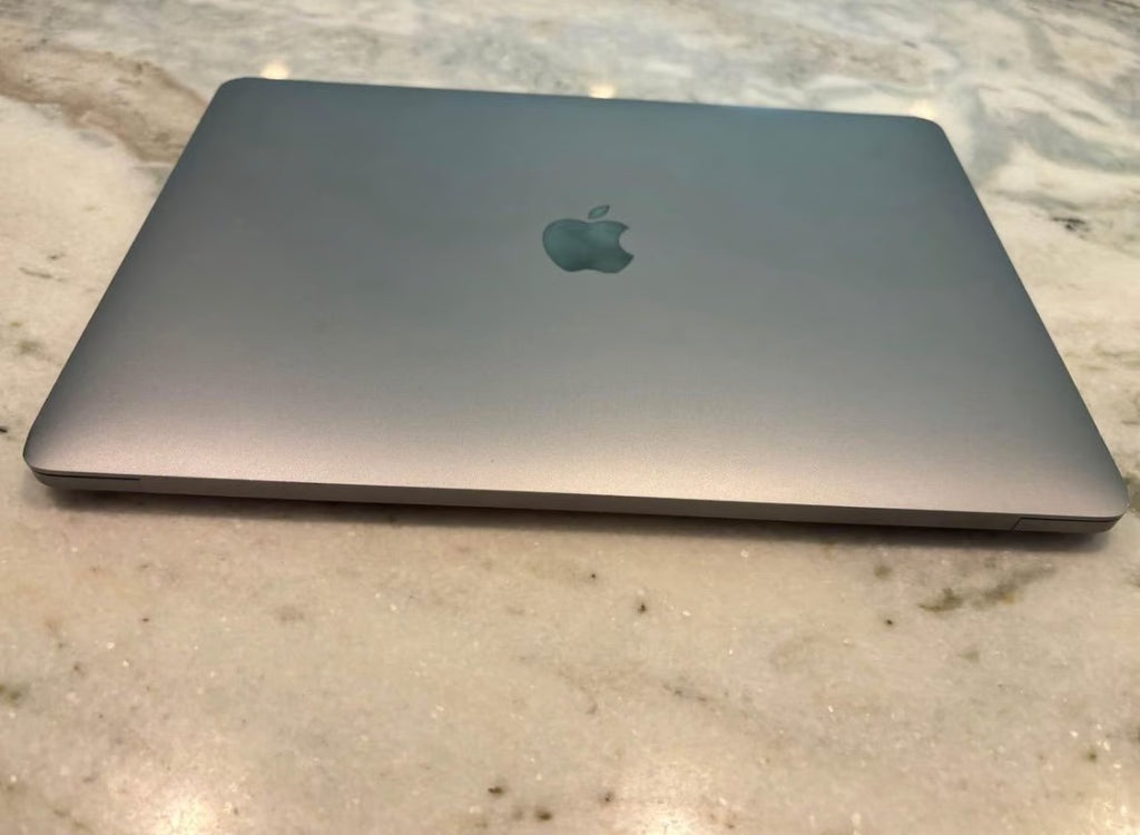 MacBook Pro M2 13in. 8GB RAM 256GB SSD 6E99