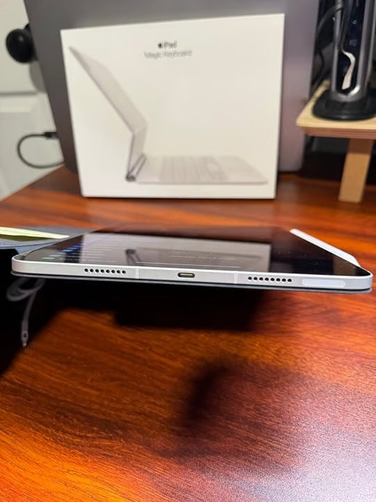 iPad Pro 11-inch 3rd generation Silver LTE 1L22