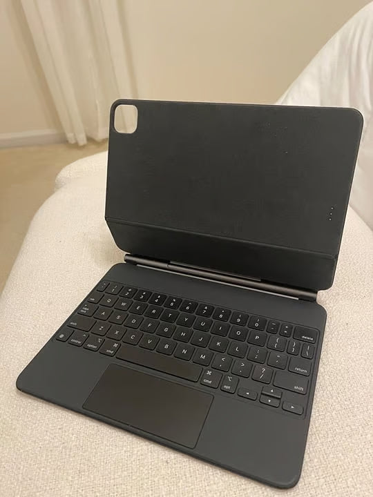 Apple iPad Air 4th Generation 256GB with Magic Keyboard and Apple Pencil 2 1Z65