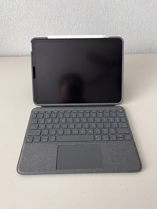 iPad Air 4th Gen with Magic Keyboard & Apple Pencil 2N82