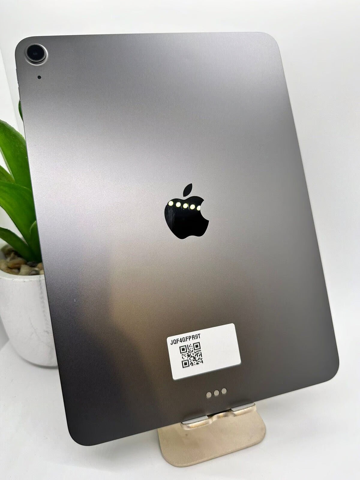 iPad Air 5th Generation 64GB Wi-Fi - Space Gray 1H35