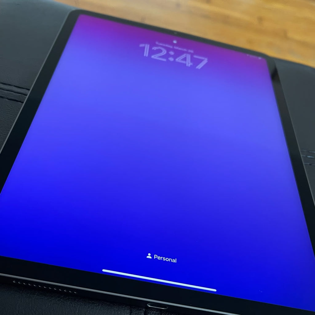 iPad Pro 11�?64gb wifi/cellular w/case 2C29