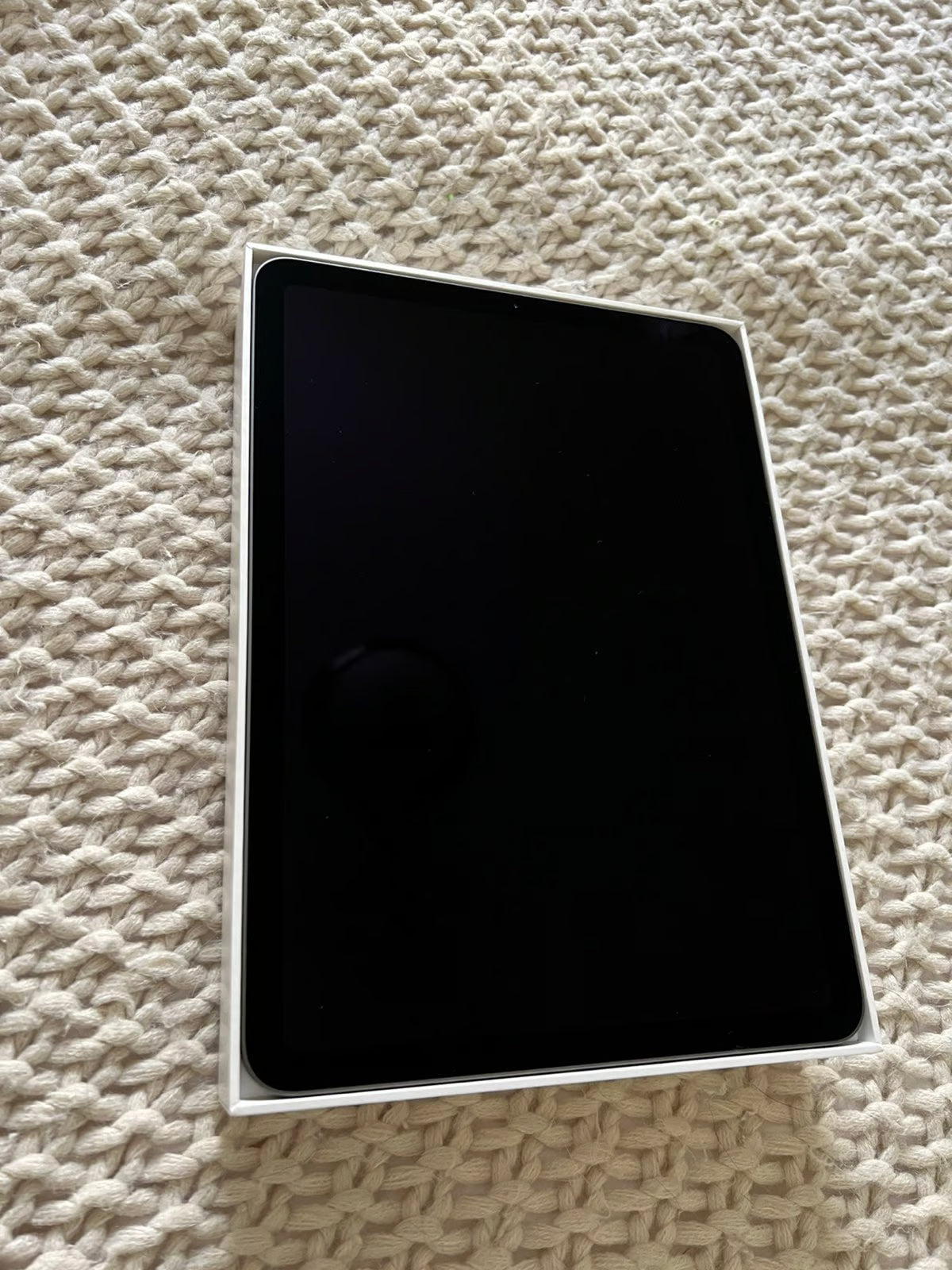 Brand New iPad Air 256 GB & Smart Folio Case 6D57