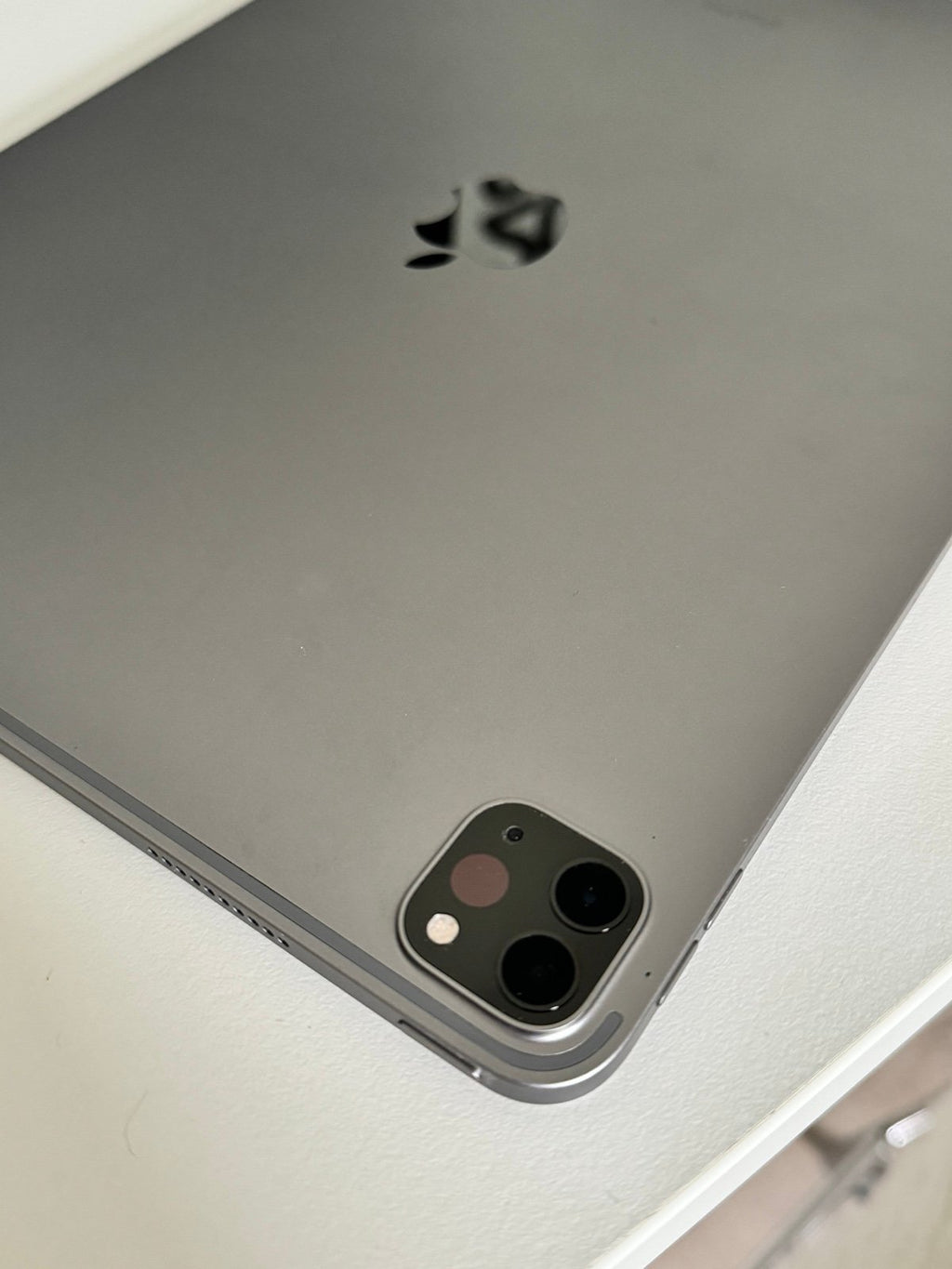 iPad Pro 12.9 6th Generation 256GB 3X99