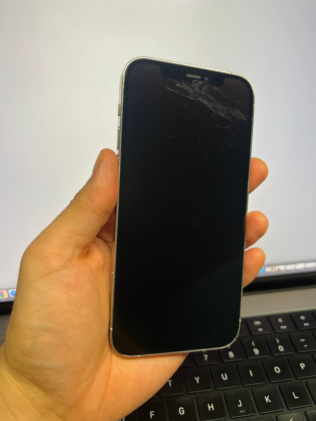 Apple iPhone 12 Pro 256GB Factory Unlocked White / Silver #20086 7K99